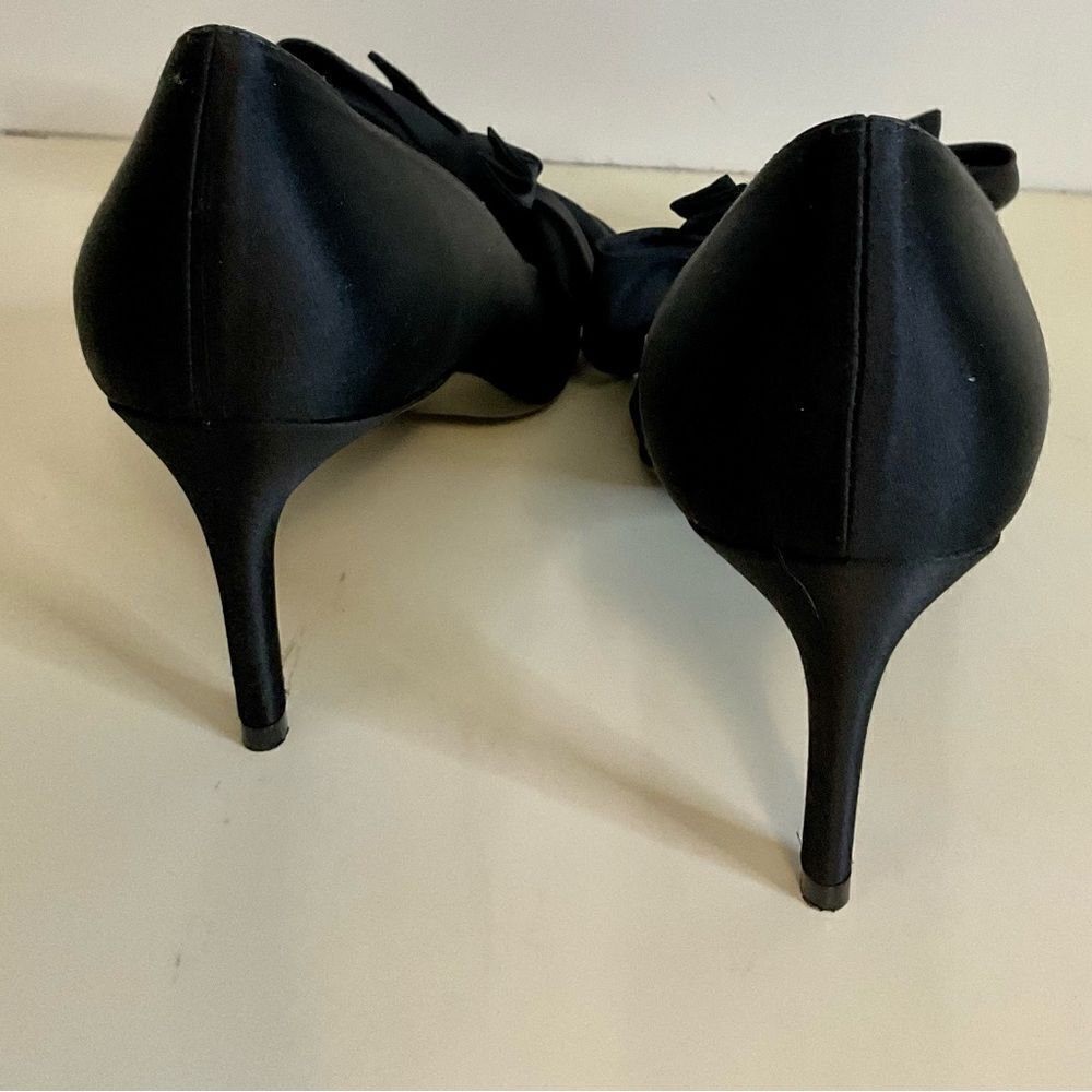 Stuart Weitzman love knot black pump in excellent condition size 8.5. - Picture 8 of 8